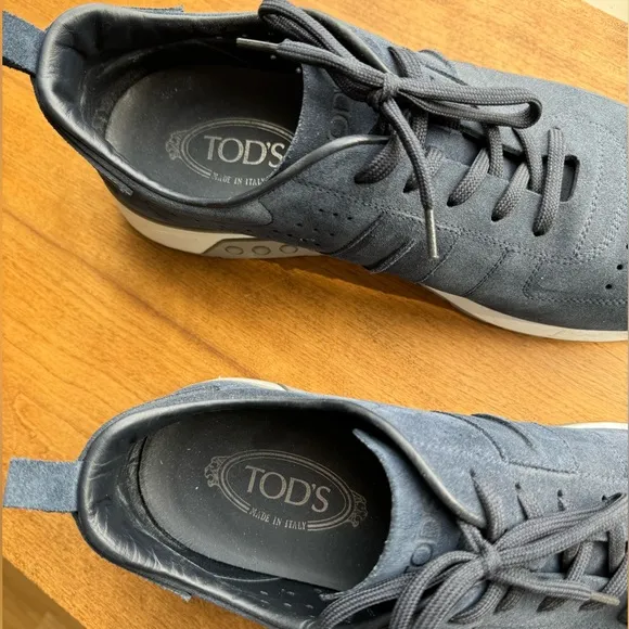 Navy blue Tod’s suede leather sneakers