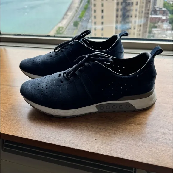 Navy blue Tod’s suede leather sneakers