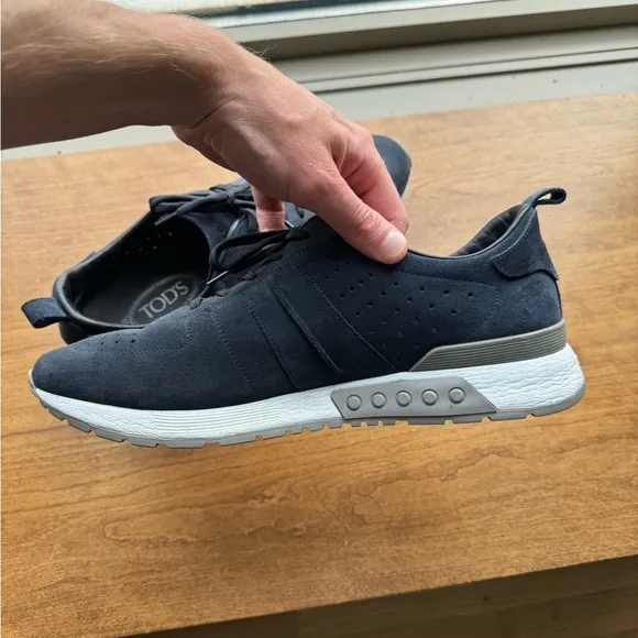 Navy blue Tod’s suede leather sneakers