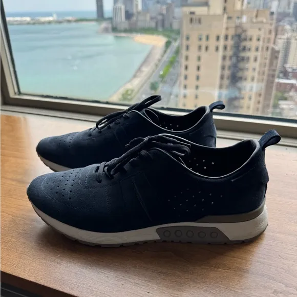 Navy blue Tod’s suede leather sneakers