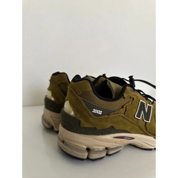 New Balance 2002R Protection Pack Dark Moss Sneaker Shoes Brown Men 7.5 Women 9