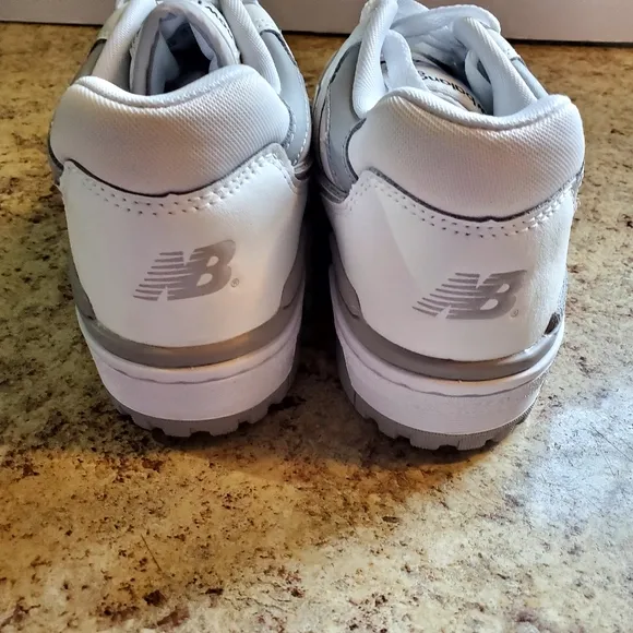 New Balance 550 Shoes Women's 9 Men's 7.5