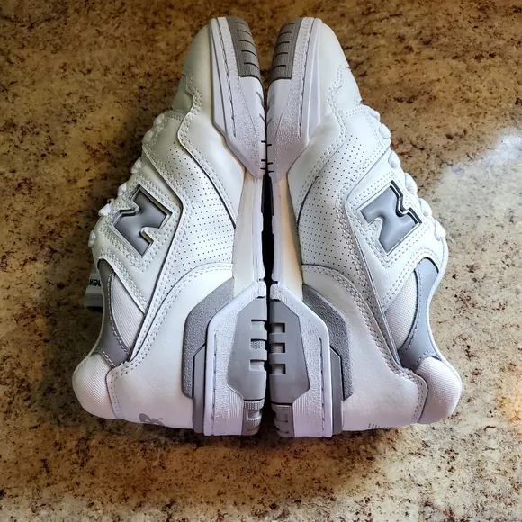 New Balance 550 Shoes Women's 9 Men's 7.5
