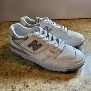 New Balance 550 Shoes Women's 9 Men's 7.5