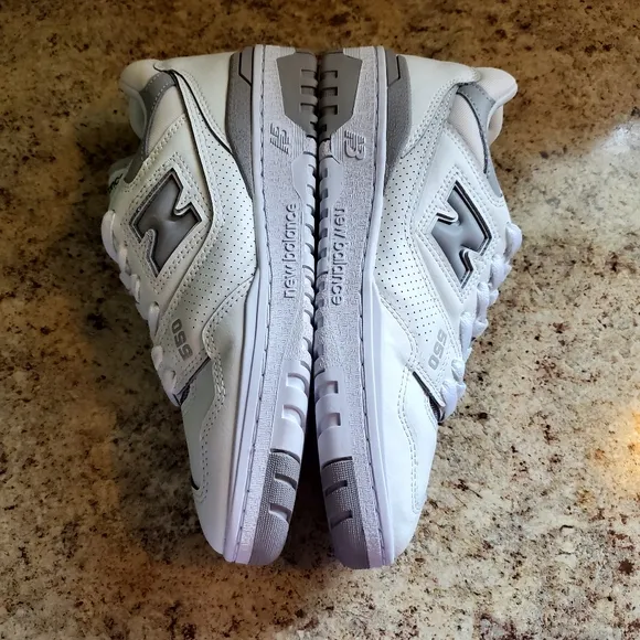 New Balance 550 Shoes Women's 9 Men's 7.5