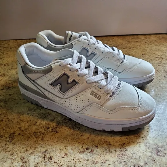 New Balance 550 Shoes Women's 9 Men's 7.5