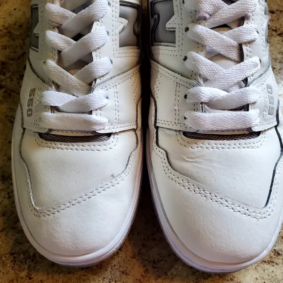 New Balance 550 Shoes Women's 9 Men's 7.5
