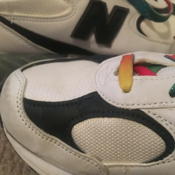 New Balance USA Adult Athletic Sneakers Sz 8 1/2 Multicolor