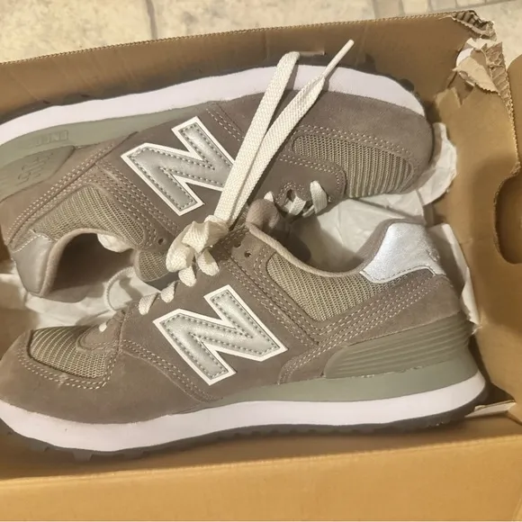 New Balance women’s Gray Sneakers