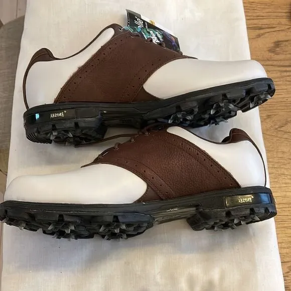 NEW BALANCE GOLF SHOES.  NEW.  SIZE 7 2E WIDE.