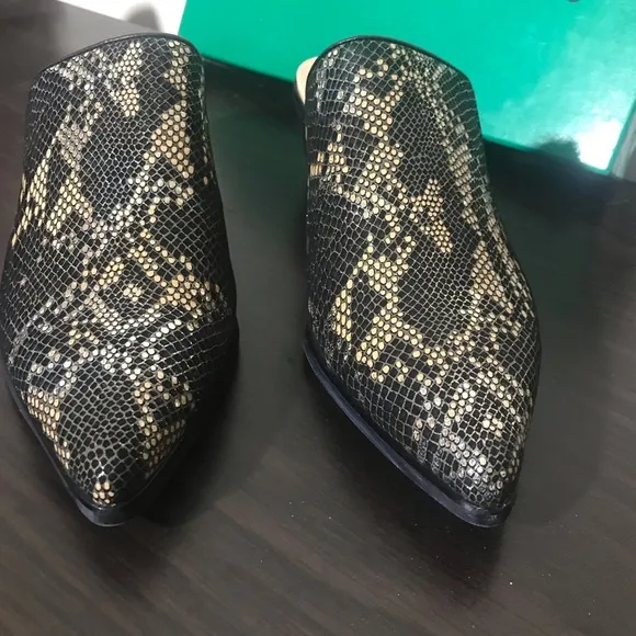 New Chocolat blu Clint shoes 7 black gold
