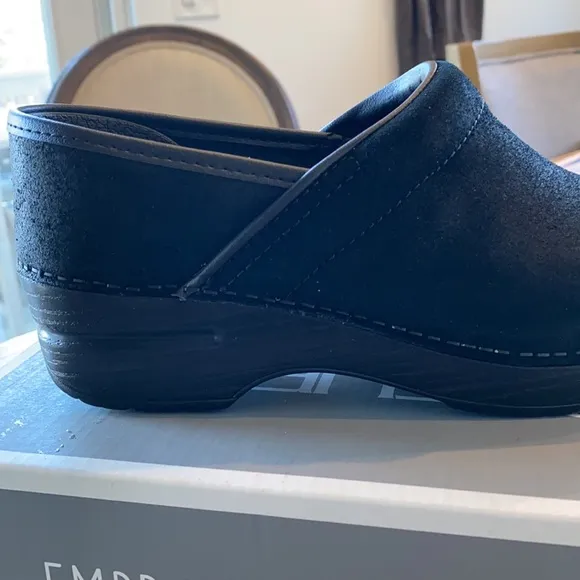NEW Dansko Suede Professional Shoes