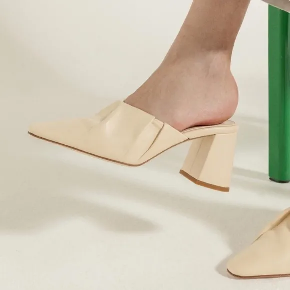 NEW Dear Frances Sherry Mule in Cream size 6/36