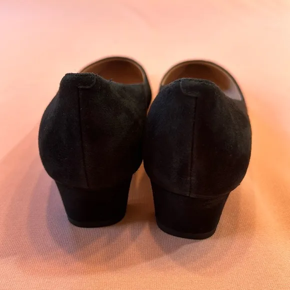 New Kate Spade Suede Shoes. Black. Size 8.