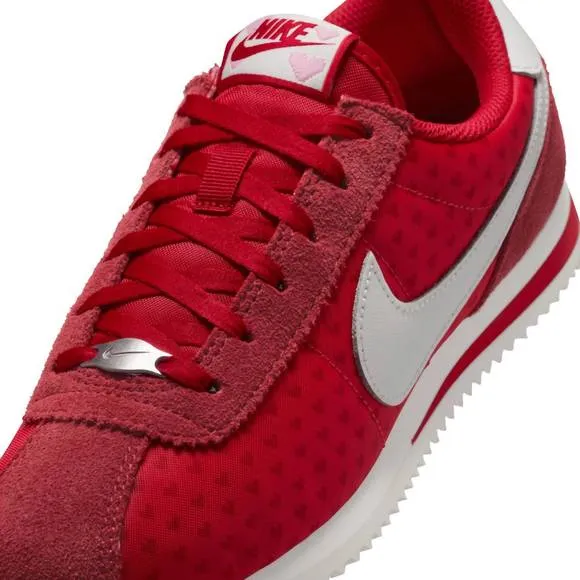 NEW NIKE kid's cortez hearts sneakers in lightt crimson/summit white-fire red