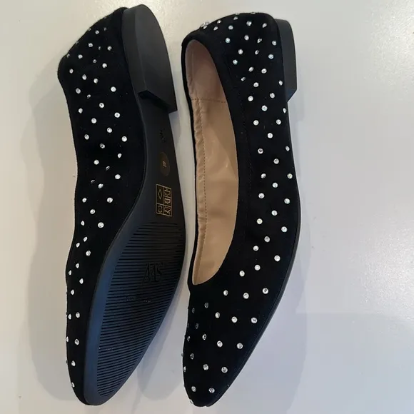 New Stuart Weitzman Black Suede Rhinestone Embellished Shoes. Size 7B.