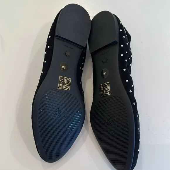 New Stuart Weitzman Black Suede Rhinestone Embellished Shoes. Size 7B.