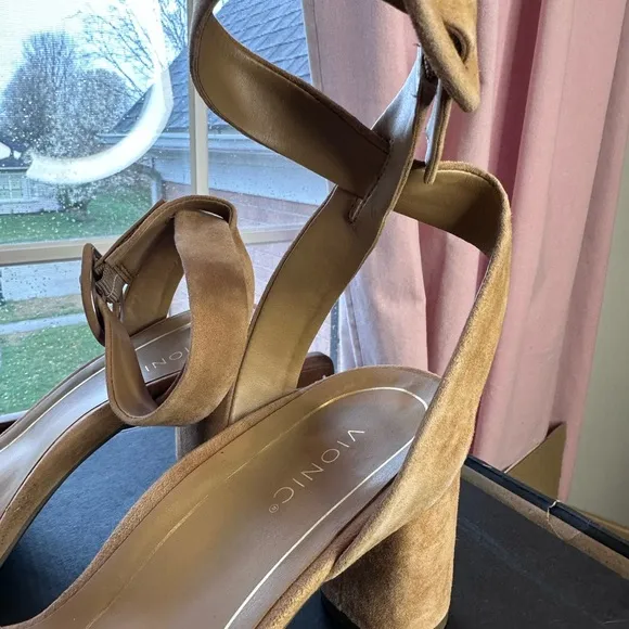 NEW Vionic 9.5 Wide Elegant Tan Suede Block Heel Sandals Strappy Zinfandel