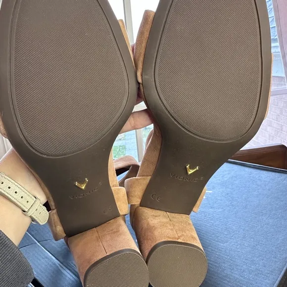 NEW Vionic 9.5 Wide Elegant Tan Suede Block Heel Sandals Strappy Zinfandel