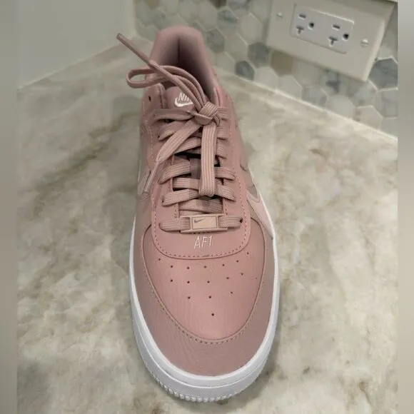 NEW Women’s Size 9 Nike Air Force 1 PLT.AF.ORM Pink Oxford Womens Sneakers
