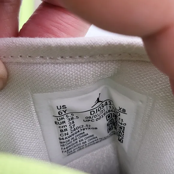NEW Youth 6 | Women 7.5 Air Jordan 1 Low SE 'Pastel' - DJ0341-100