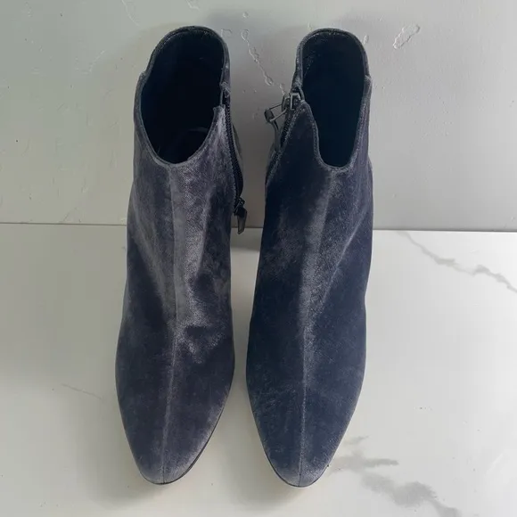 NIB Manolo Blahnik Brustalo Velvet Grey Booties Size 37