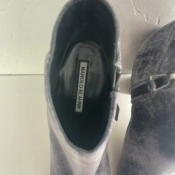 NIB Manolo Blahnik Brustalo Velvet Grey Booties Size 37