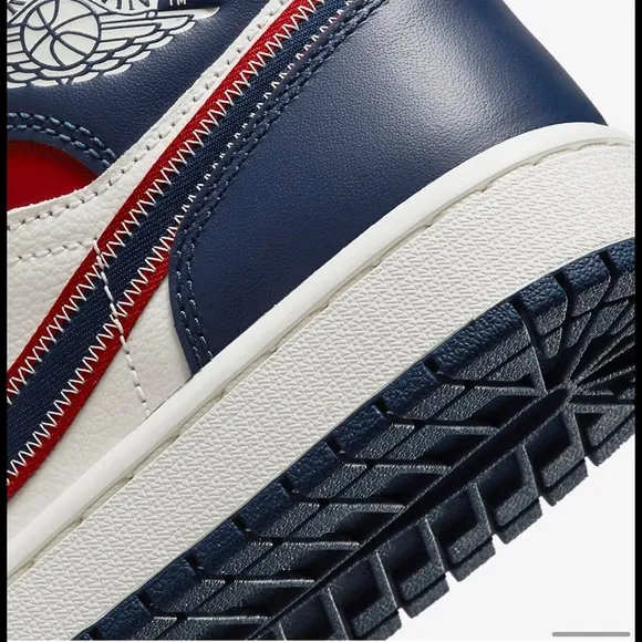 NIB Nike Air Jordan 1 USA mid SE Women size 8.5 / M7 . RETIRED!! Red white blue
