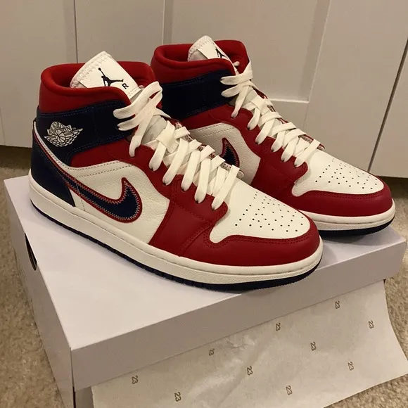 NIB Nike Air Jordan 1 USA mid SE Women size 8.5 / M7 . RETIRED!! Red white blue