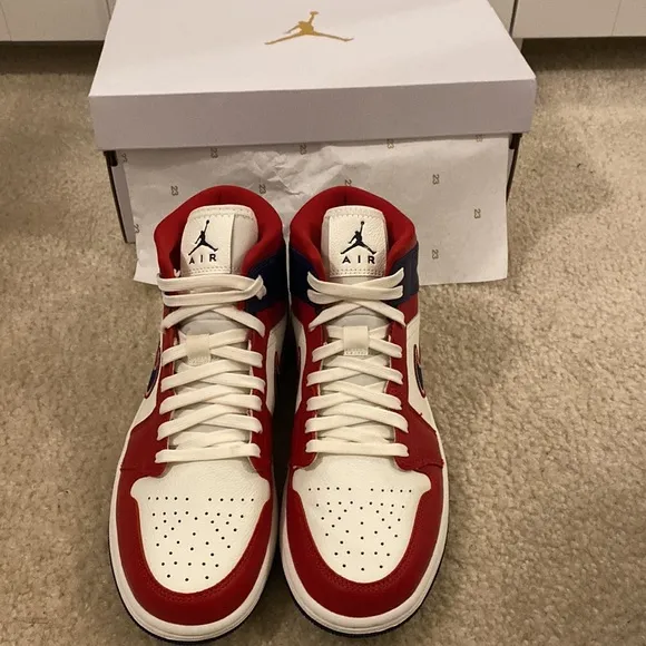 NIB Nike Air Jordan 1 USA mid SE Women size 8.5 / M7 . RETIRED!! Red white blue