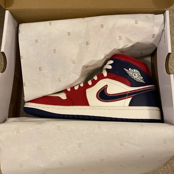 NIB Nike Air Jordan 1 USA mid SE Women size 8.5 / M7 . RETIRED!! Red white blue