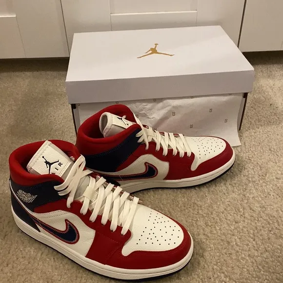NIB Nike Air Jordan 1 USA mid SE Women size 8.5 / M7 . RETIRED!! Red white blue