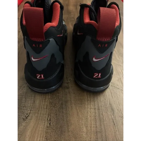 Nike Air DT Max '96 Falcons Black Red Shoes Men Size 9 HQ3620-010 New