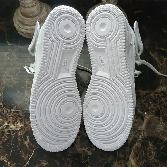 Nike Air Force 1 07 MidStreetwear/Lifestyle Shoes Size 8.5 Men/10 Women
