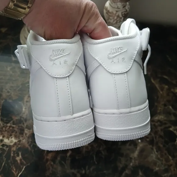 Nike Air Force 1 07 MidStreetwear/Lifestyle Shoes Size 8.5 Men/10 Women
