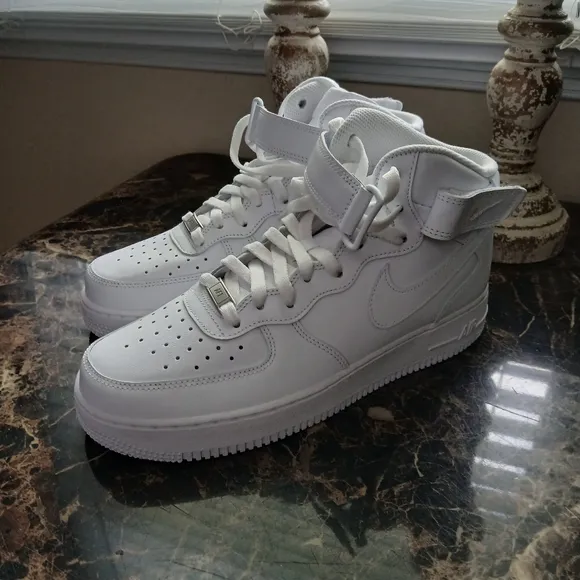 Nike Air Force 1 07 MidStreetwear/Lifestyle Shoes Size 8.5 Men/10 Women