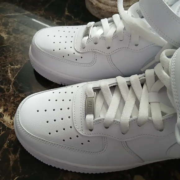 Nike Air Force 1 07 MidStreetwear/Lifestyle Shoes Size 8.5 Men/10 Women