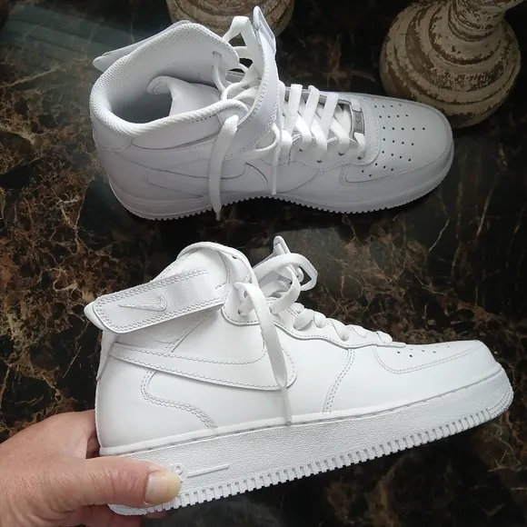 Nike Air Force 1 07 MidStreetwear/Lifestyle Shoes Size 8.5 Men/10 Women