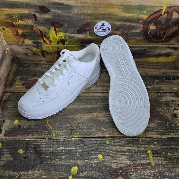Nike Air Force 1 Triple White Athletic Shoes Size 8.5 Women = 7Y New