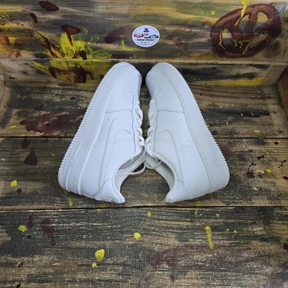 Nike Air Force 1 Triple White Athletic Shoes Size 8.5 Women = 7Y New
