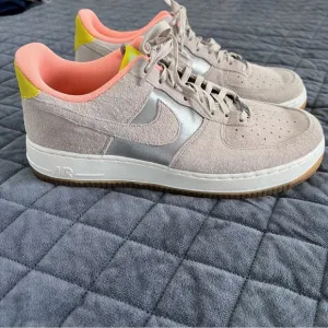 Nike Air Force 1 Women 10 Beige Suede 07 Prm Metallic Silver Shoes Sneakers