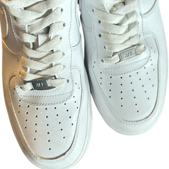 Nike Air Force 1's '07 Triple White Shoes Sz 10.5 Women/Sz 9 Men #315122-111