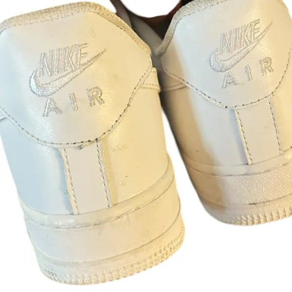 Nike Air Force 1's '07 Triple White Shoes Sz 10.5 Women/Sz 9 Men #315122-111