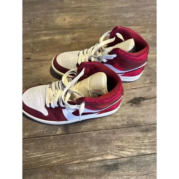 Nike Air Jordan 1 Mid SE 'Lift Up' Red Sail, size W8.5