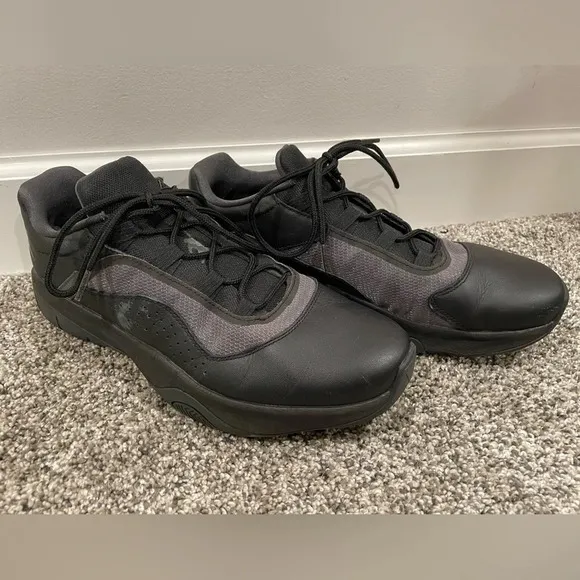 Nike Air Jordan 11 CMFT low in black anthracite, men's size 10