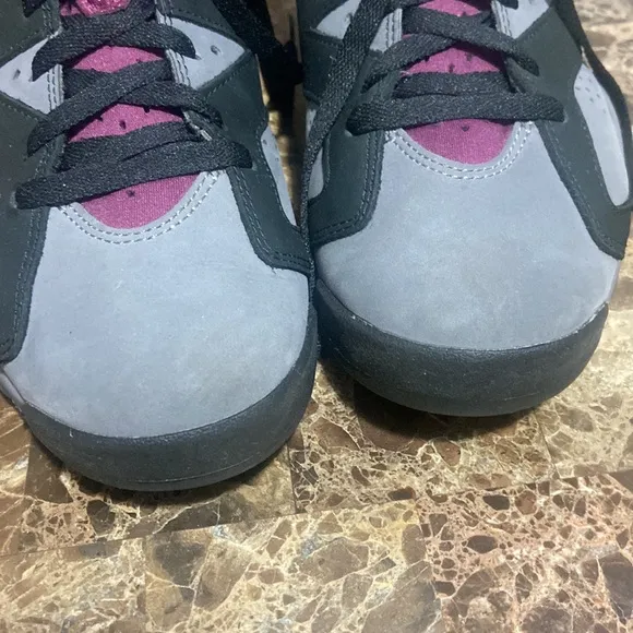 Nike Air Jordan 6 Bordeaux pre-owned . Men’s size 10.5