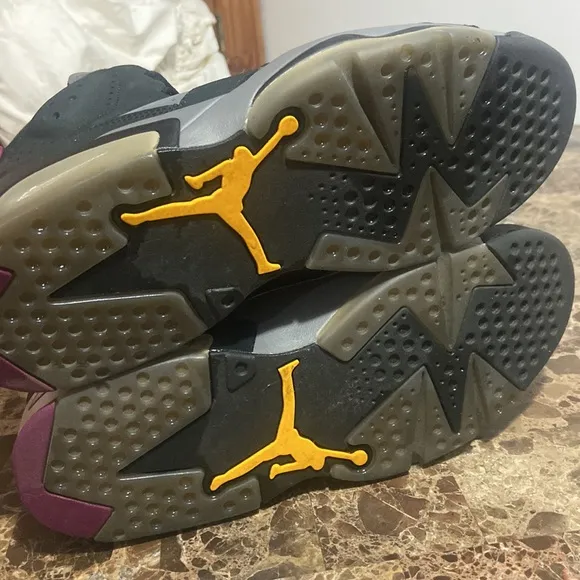 Nike Air Jordan 6 Bordeaux pre-owned . Men’s size 10.5