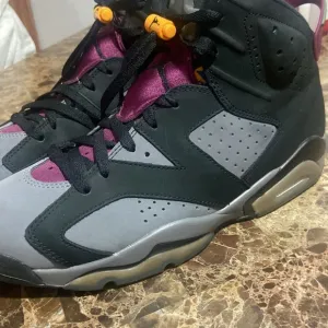 Nike Air Jordan 6 Bordeaux pre-owned . Men’s size 10.5