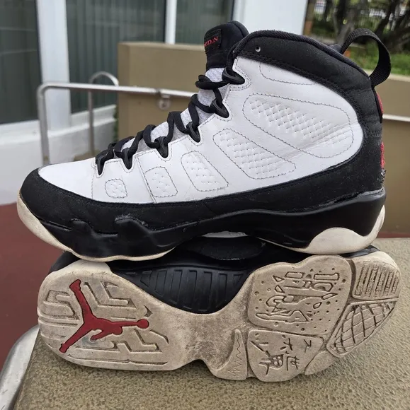 Nike Air Jordan 9 Space Jam size 10.5 with sole separation *RESTORATION PROJECT*