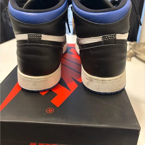 Nike Air Jordan Men's Black and Blue Sneakers